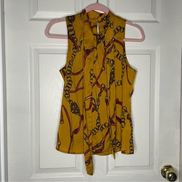 ⭐️(S) Le chateau chain print tank top with neck tie - Picture 2 of 4